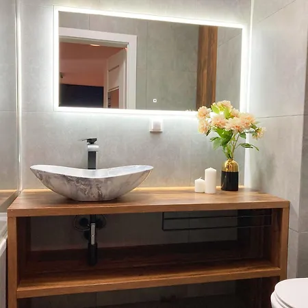 Gold - Podziemny Garaz Blisko Stadionu I Lotniska - Wygoda, Styl I Komfort Appartamento *