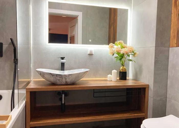 Gold - Podziemny Garaz Blisko Stadionu I Lotniska - Wygoda, Styl I Komfort アパート *