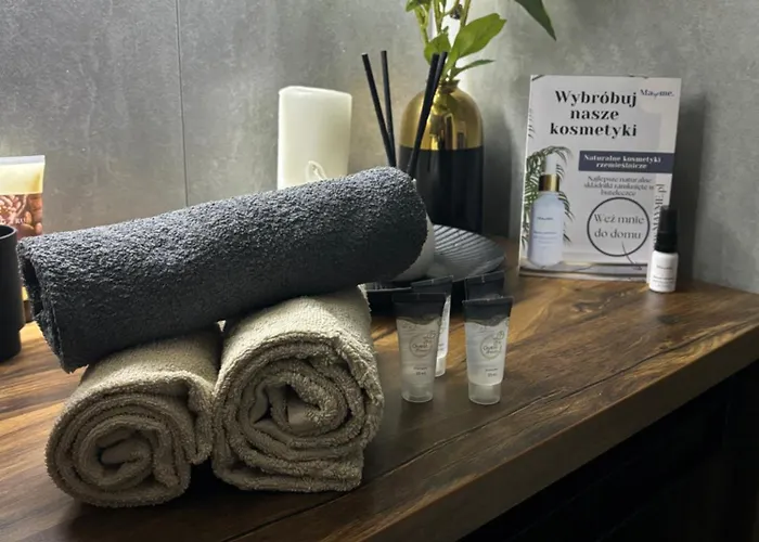 Gold - Podziemny Garaz Blisko Stadionu I Lotniska - Wygoda, Styl I Komfort アパート *